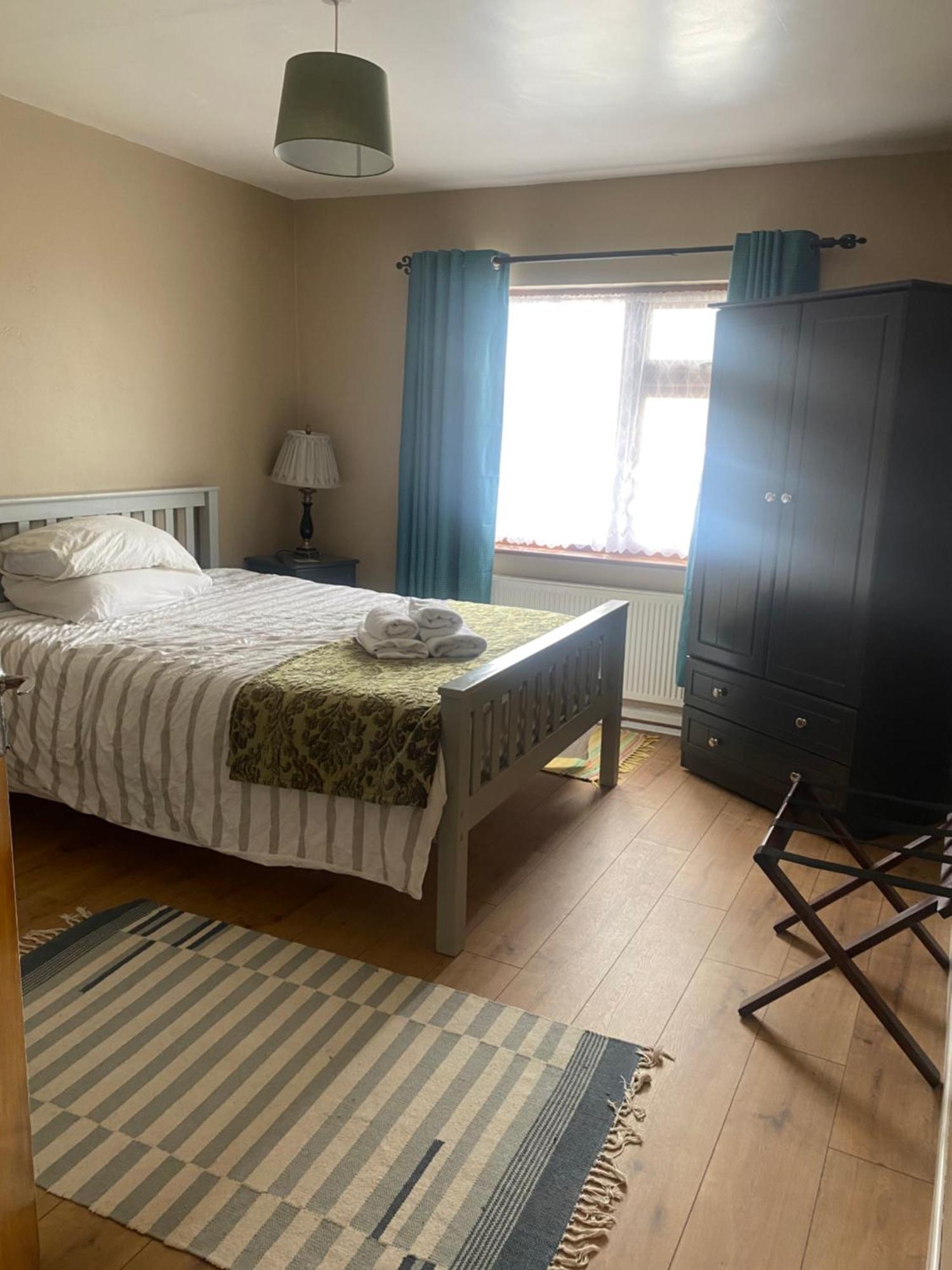 Bluebell Apartment Sleeps 7 Only Let As Whole Apartment Blennerville エクステリア 写真